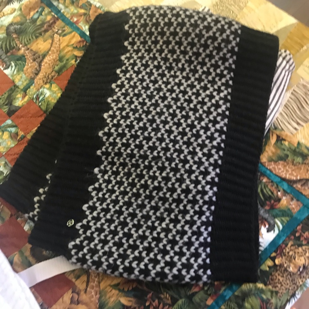 Lululemon Infinity Scarf - Picture 3 of 4